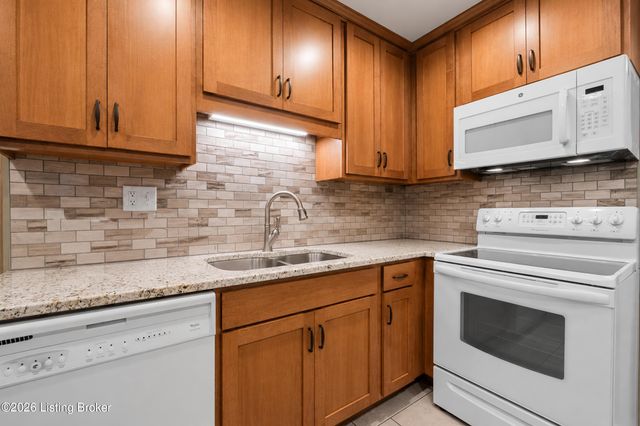10521 Applecross Way, Louisville, KY 40223