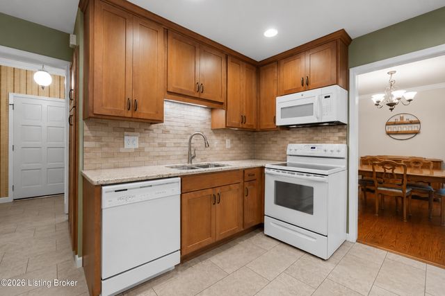 10521 Applecross Way, Louisville, KY 40223