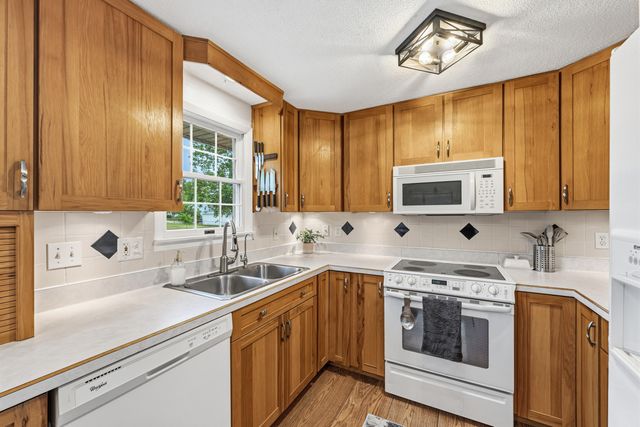 5636 Juniper Drive, Jackson, MI 49201