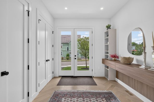 208 Chapel 1, Newton, MA 02458