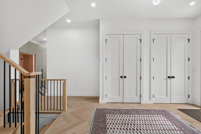 208 Chapel 1, Newton, MA 02458