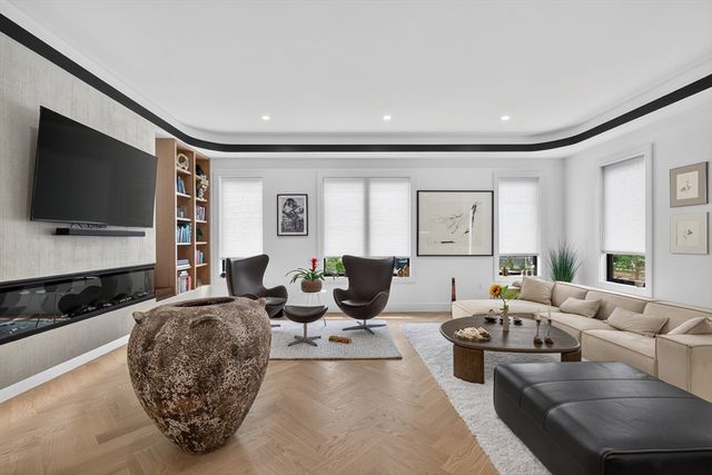 208 Chapel 1, Newton, MA 02458