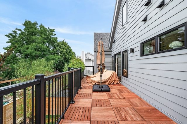 208 Chapel 1, Newton, MA 02458