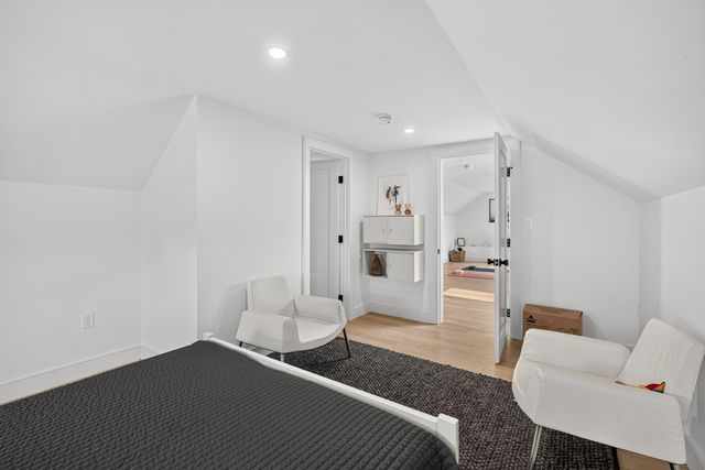 208 Chapel 1, Newton, MA 02458