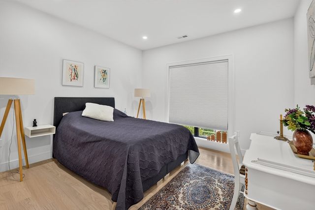 208 Chapel 1, Newton, MA 02458