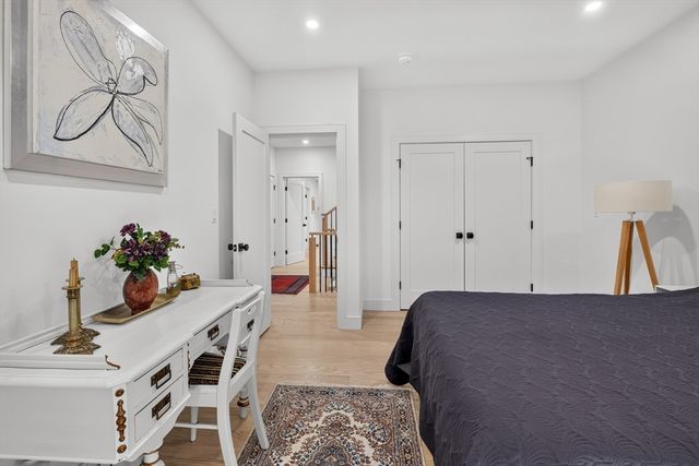 208 Chapel 1, Newton, MA 02458