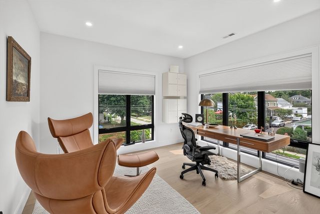 208 Chapel 1, Newton, MA 02458
