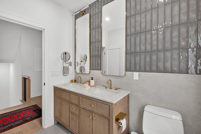 208 Chapel 1, Newton, MA 02458