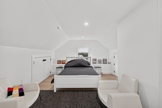 208 Chapel 1, Newton, MA 02458