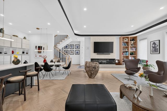 208 Chapel 1, Newton, MA 02458