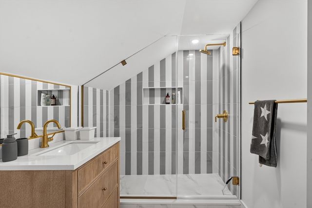 208 Chapel 1, Newton, MA 02458