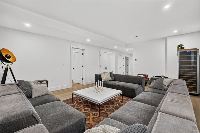 208 Chapel 1, Newton, MA 02458