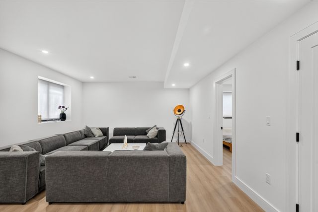 208 Chapel 1, Newton, MA 02458