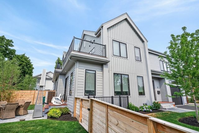 208 Chapel 1, Newton, MA 02458