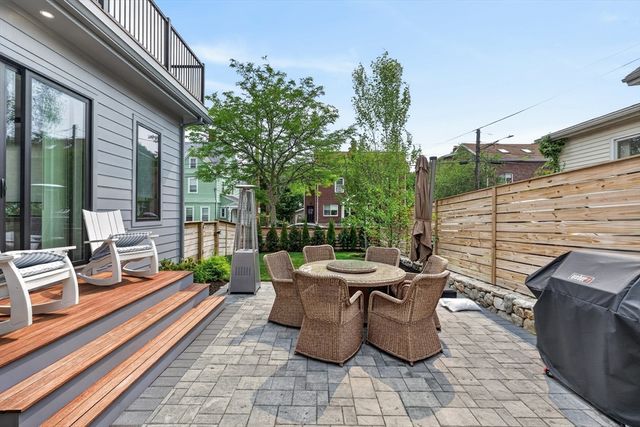 208 Chapel 1, Newton, MA 02458