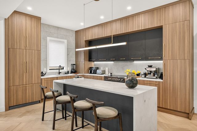 208 Chapel 1, Newton, MA 02458
