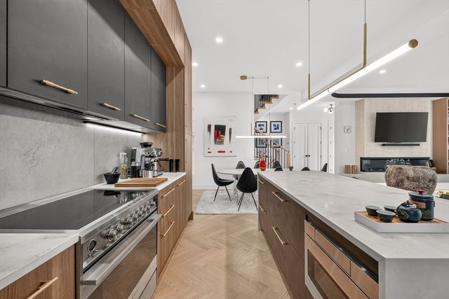 208 Chapel 1, Newton, MA 02458