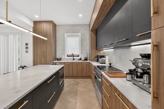 208 Chapel 1, Newton, MA 02458