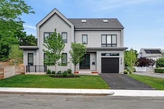 208 Chapel 1, Newton, MA 02458
