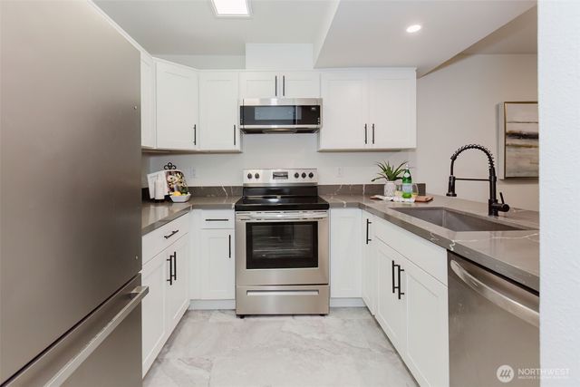 2949 SE Mile Hill Drive #C2, Port Orchard, WA 98366