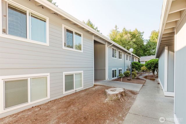 2949 SE Mile Hill Drive #C2, Port Orchard, WA 98366