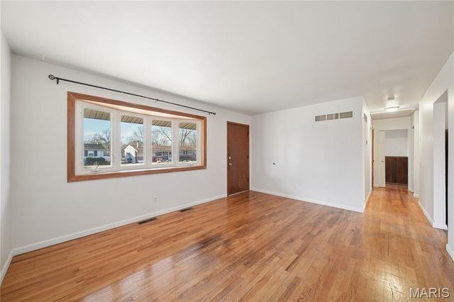 1565 Yaqui Drive, Florissant, MO 63031