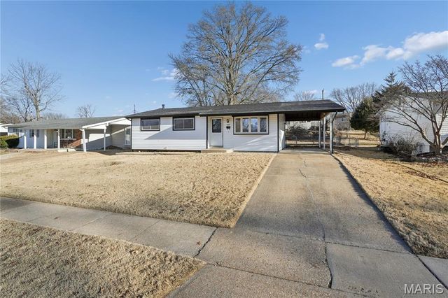 1565 Yaqui Drive, Florissant, MO 63031