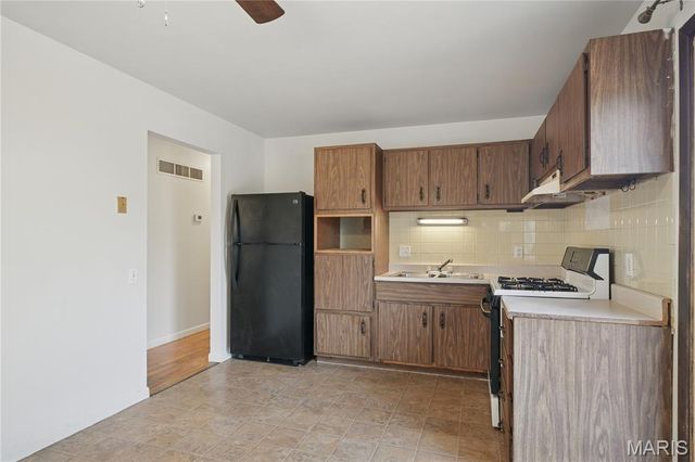 1565 Yaqui Drive, Florissant, MO 63031