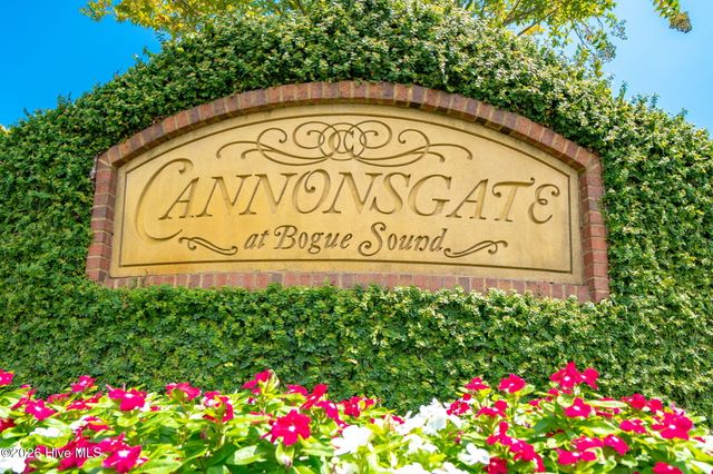 742 Cannonsgate Drive, Newport, NC 28570