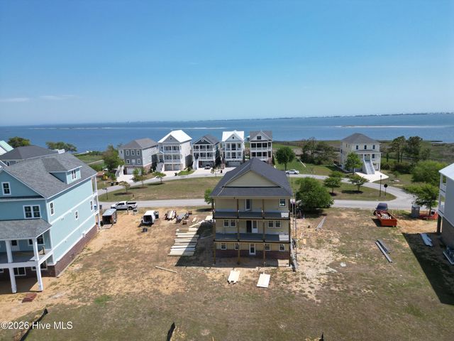 742 Cannonsgate Drive, Newport, NC 28570