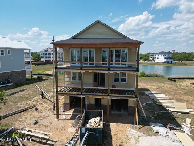 742 Cannonsgate Drive, Newport, NC 28570