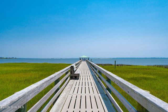 742 Cannonsgate Drive, Newport, NC 28570