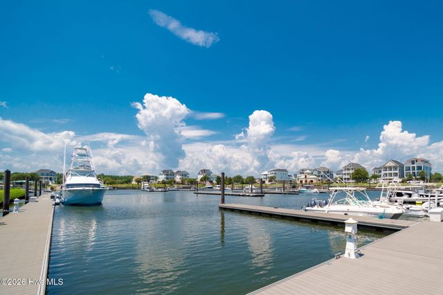 742 Cannonsgate Drive, Newport, NC 28570