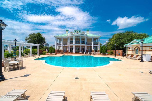 742 Cannonsgate Drive, Newport, NC 28570