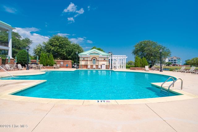 742 Cannonsgate Drive, Newport, NC 28570