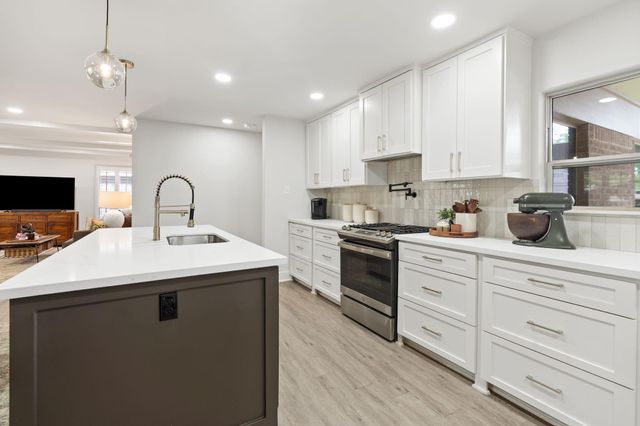 5113 W 43rd Street, Houston, TX 77092