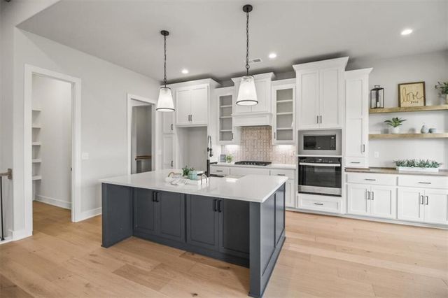 4104 SE Adams Drive, Blue Springs, MO 64014