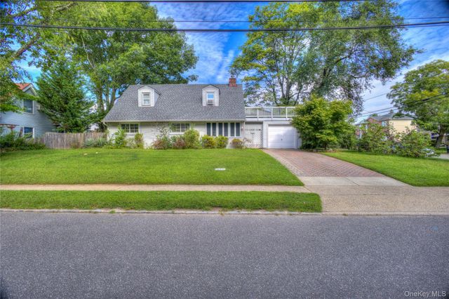 49 Radcliff Avenue, Port Washington, NY 11050
