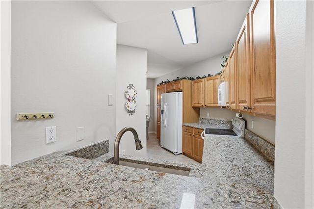 6560 Huntington Lakes CIR 104, Naples, FL 34119