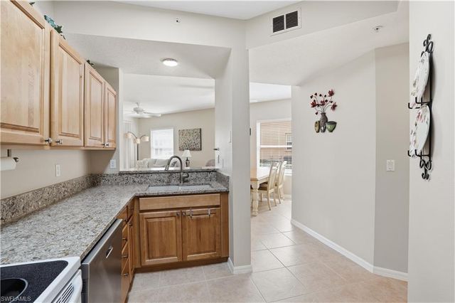 6560 Huntington Lakes CIR 104, Naples, FL 34119