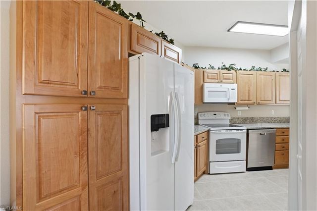 6560 Huntington Lakes CIR 104, Naples, FL 34119