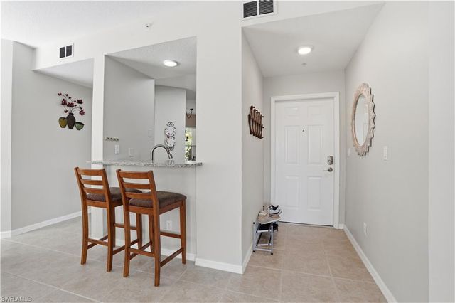 6560 Huntington Lakes CIR 104, Naples, FL 34119