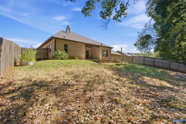 15435 Ironcrest Drive NW, Harvest, AL 35749