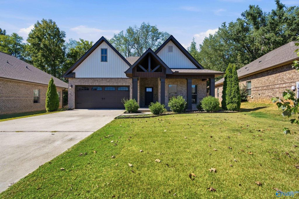 15435 Ironcrest Drive NW, Harvest, AL 35749