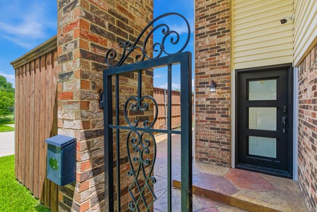 2651 Via Ventura Circle, Carrollton, TX 75006