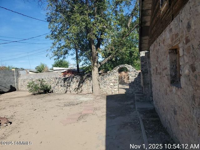 222 W Greening Avenue, Las Cruces, NM 88005