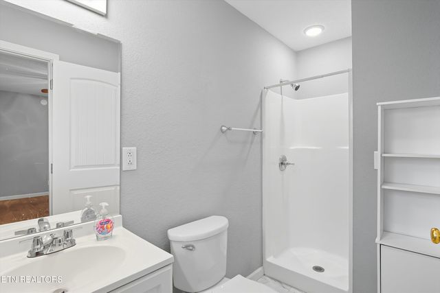 2140 Old Niles Ferry Rd, Maryville, TN 37803