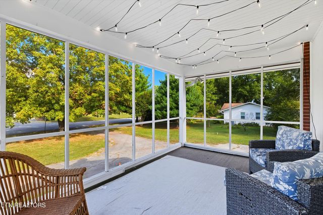 2140 Old Niles Ferry Rd, Maryville, TN 37803