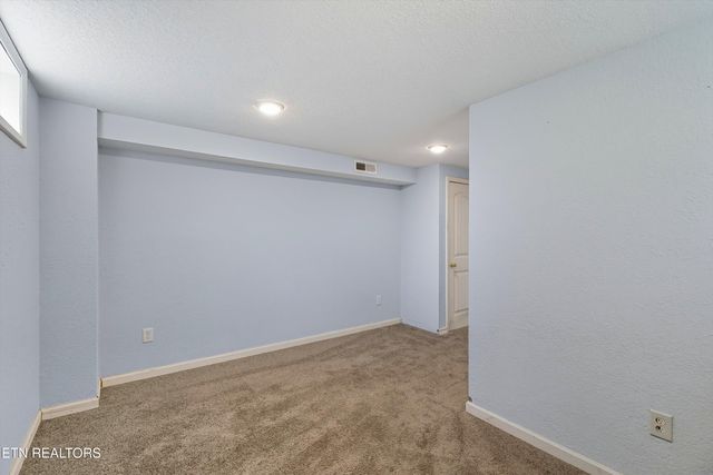 2140 Old Niles Ferry Rd, Maryville, TN 37803