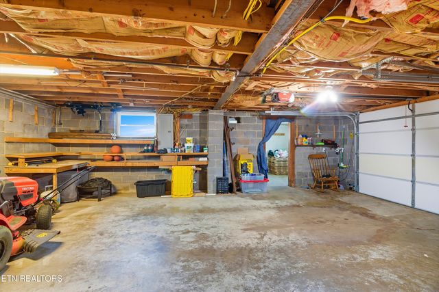 2140 Old Niles Ferry Rd, Maryville, TN 37803